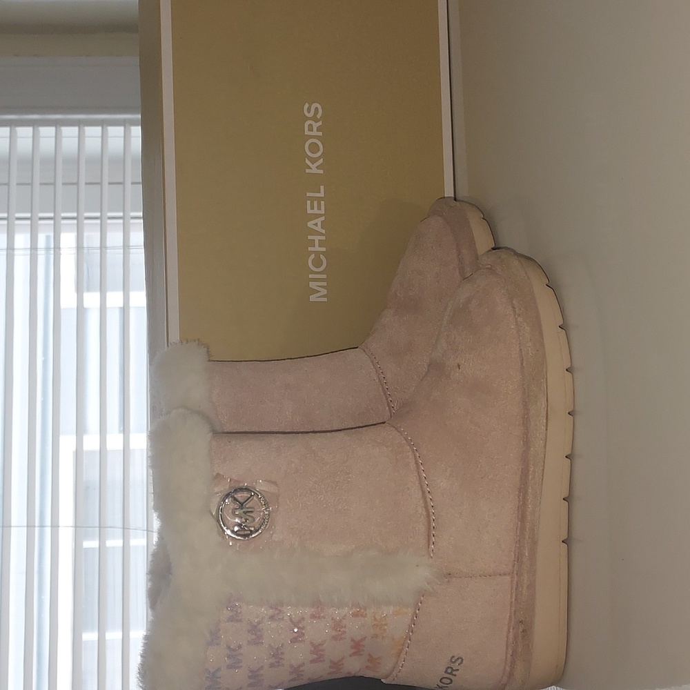 Michael Kors  Toddler  boots size 8 pink and white with rainbow MK